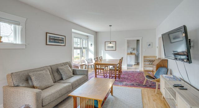 Steps to Montana State! Updated Bozeman Bungalow, Забронировать Дом для отпуска Виллы Бозман, рядом с American Prairie Reserve, Вилла