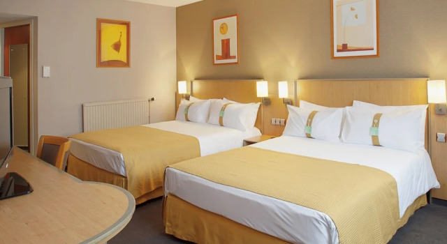 Standart dört kişilik oda Holiday Inn Calais by IHG