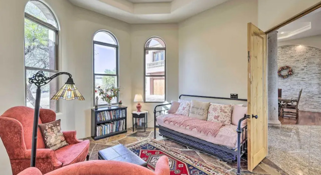 Backyard Oasis! Mtn-View Family Gem in Scottsdale, Забронировать Вилла Отели Скотсдейл с парковкой, Парковка