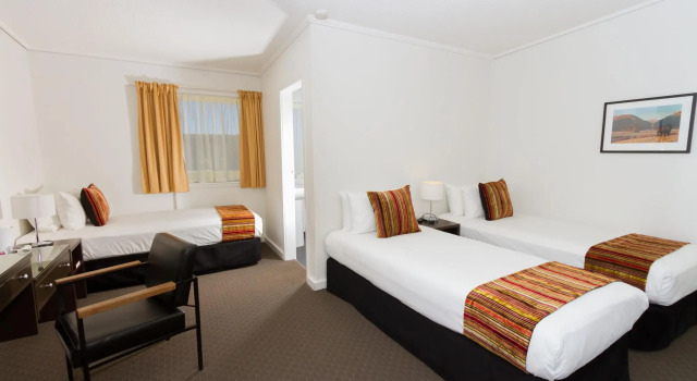 Трёхместный номер Standard Heartland Hotel Haast
