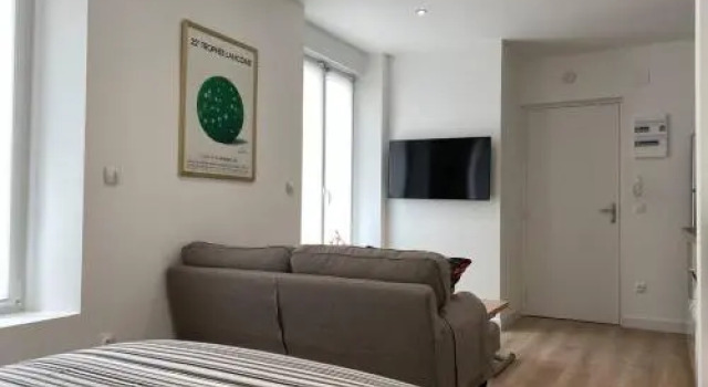 Studio 25M2 - Gare Tgv/Lycée Roosevelt, Rezerwuj Apartament Reims Champagne