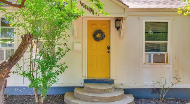 Коттедж Heart of OKC Plaza District: Duplex Near Shops!