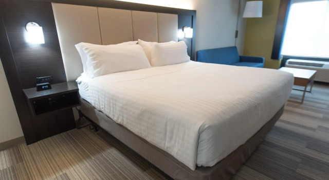 Двухместный номер Standard Holiday Inn Express Hotel & Suites Erie an IHG Hotel