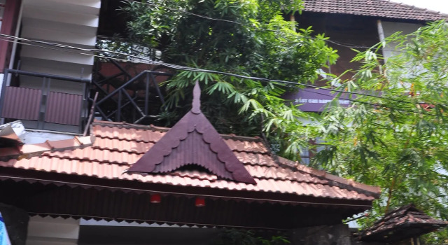The Mango Tree Inn, Rezerwuj Hotel Hotele w Nowe Delhi z basenem, Basen
