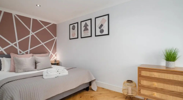 Guestready - Unique Home Near Wimbledon With Gorgeous Deck and Parking, Morden