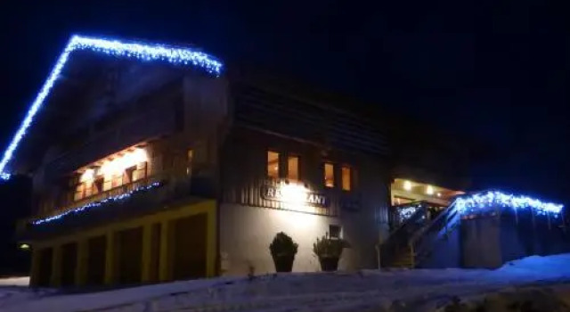 Hotel Les Flocons, Забронировать Отель Ле-Гран-Борнан Лыжный курорт на озере Анси, 3* 4*