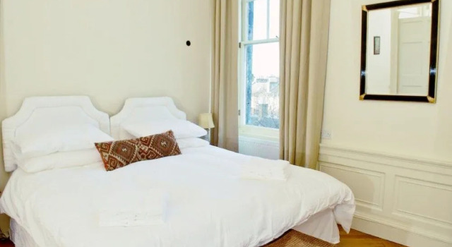 Classy Historic Edinburgh Apartment, Забронировать Апартаменты/квартира Отели Эдинбурга с парковкой, рядом с St George's West Church, Парковка