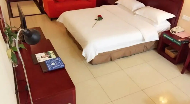 Двухместный номер Standard с балконом GreenTree Inn Suzhou Mudu Ancient Street Express Hotel