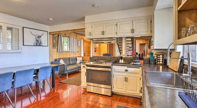 Коттедж A-frame Home w/ 3 Decks & Lake Arrowhead Views!