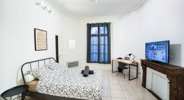 LGC Habitat- private room- Gare Saint-Roch, Забронировать Отель Монпелье Hérault, рядом с Торговая палата Hôtel Saint-Côme