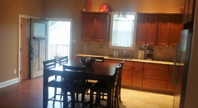 Апартаменты Deluxe Choo Choo Lofts, 3 br, 2 bath, Full Kitchen - Lafayette, LA