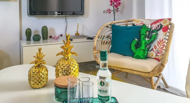 Oliva Holiday Homes, Prenota Hotel Aigio Acaia