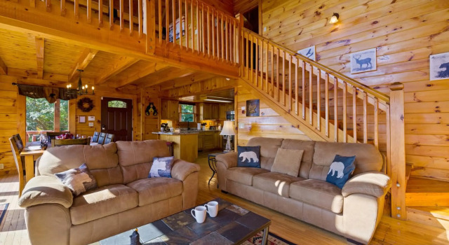 Peaks of Blue with Hot Tub and Theater Room, Забронировать Отель Пиджен-Фордж Great Smoky Mountains National Park, рядом с Парк "Пэррот-маунтин-энд-Гарденс"