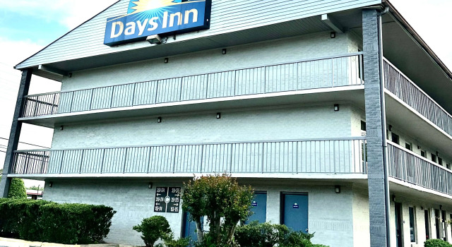 Days Inn by Wyndham Charlotte Northlake, Забронировать Мини-отель Отели Шарлотте с бассейном, Бассейн
