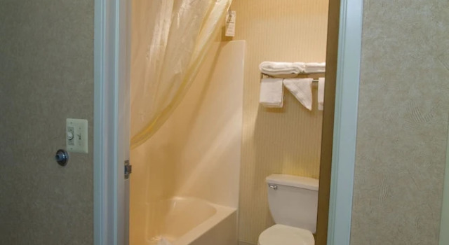 Четырёхместный номер Economy Miles City Hotel