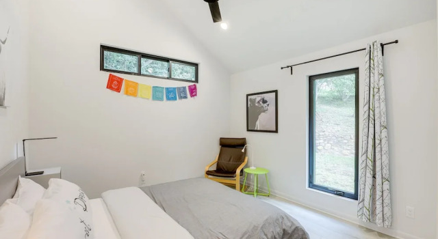 Коттедж Brevard Retreat: Fireplace, Deck & Screened Porch!