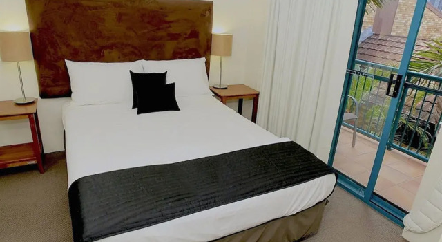 Апартаменты Karana Palms Resort