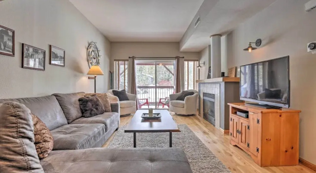 Апартаменты Pet-friendly Fraser Condo w/ Community Hot Tub