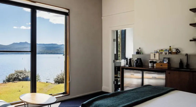 Номер Standard с видом на озеро Pumphouse Point