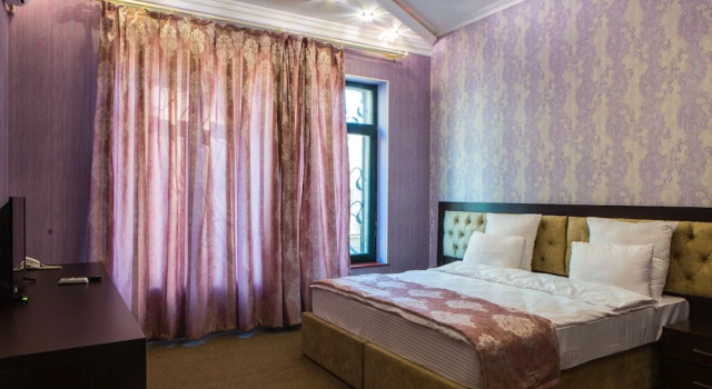 Raymond Hotel, Rezerwuj Hotel Hotele w Nasimi z basenem, Basen