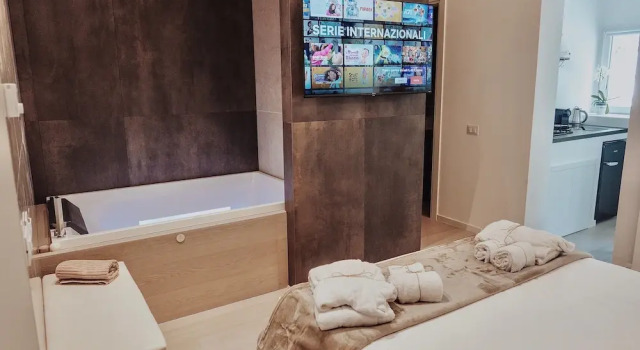 18zero2 Luxury Rooms, Varaa Bed and Breakfast Torre a Mare Bari Province