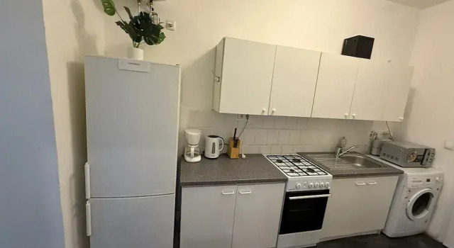 Chic 1BR Apt Steps from Schönbrunn