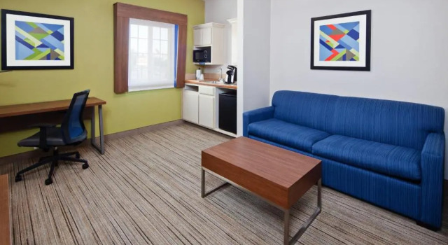 Двухместный люкс c 1 комнатой Holiday Inn Express & Suites - Tulare by IHG