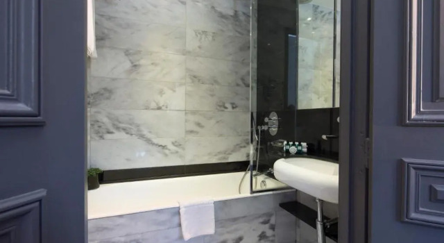 Двухместный номер Classic Hotel Lumen Paris Louvre