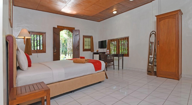 RedDoorz near Beachwalk Mall Kuta, Забронировать Отель Кута Бадунг, рядом с Vihara Dharmayana Buddhist Temple