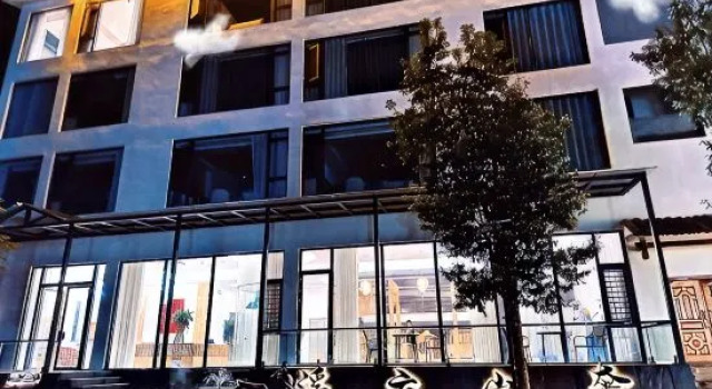 Floating clouds mountain luxury, Rezerwuj Hotel Hotele biznesowe w Libo, 4* 5*