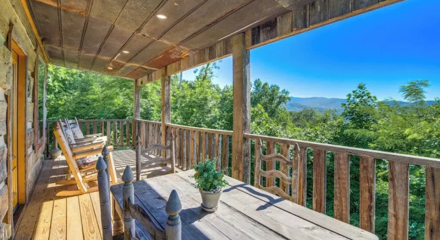 Коттедж Hot Tub + Pool Table: 3-story Gatlinburg Cabin!