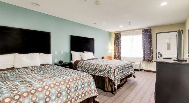 Четырёхместный номер Standard Ranger Inn & Suites