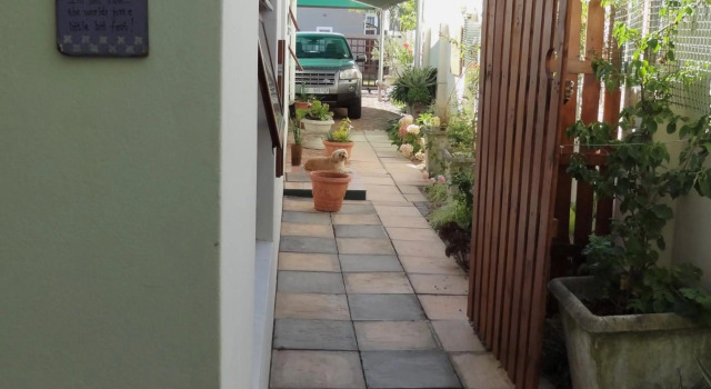 Willow Cottage George, Book Feriehus Hoteller i George med parkering, Parkering
