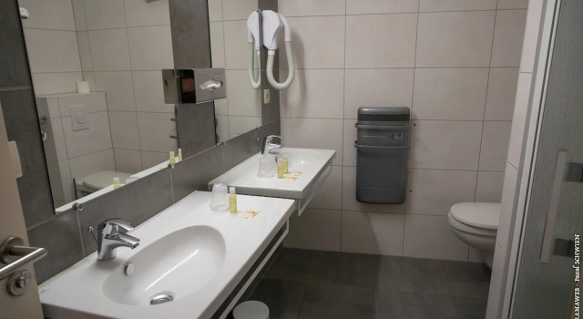 Трёхместный номер Comfort c 1 комнатой Logis Hôtel De La Cloche