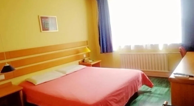 Home Inn, Varaa Hotelli Daqing 