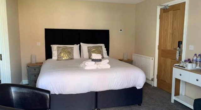 Highfield Coach House, Забронировать Гостевой дом Отели в центре Лимингтон, в центре, Парковка