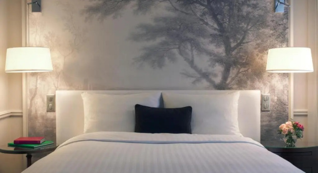 Двухместный номер Deluxe Renaissance Paris Nobel Tour Eiffel Hotel