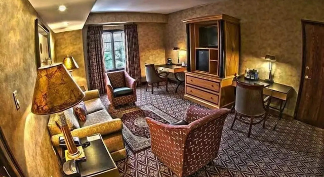 Люкс c 1 комнатой The Bertram Inn & Conf Ctr Trademark Collection by Wyndham