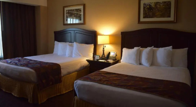 Четырёхместный номер Standard Cherokee Casino West Siloam Springs Resort