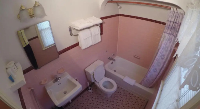 Номер Standard King Charles Hotel