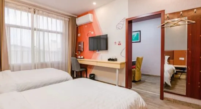 Двухместный люкс Shell Xinyang Huangchuan County Railway Station Hotel