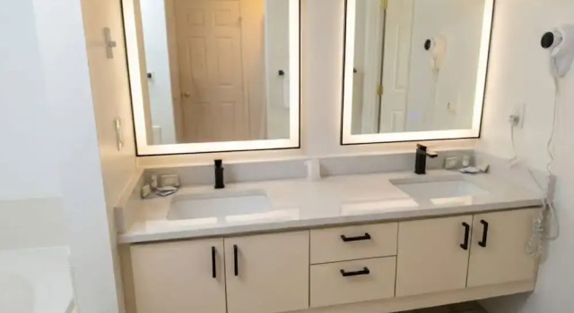 Номер Standard Пентхаус c 1 комнатой с балконом и с видом на залив Pointes North Beachfront Hotel - 2 Person Spa Tub Studios
