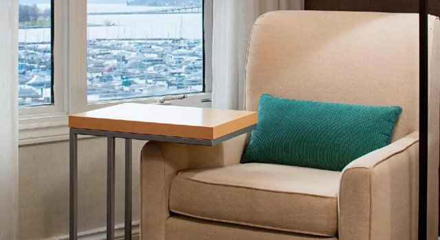 Четырёхместный номер Standard с видом на озеро Delta Hotels by Marriott Grand Okanagan Resort