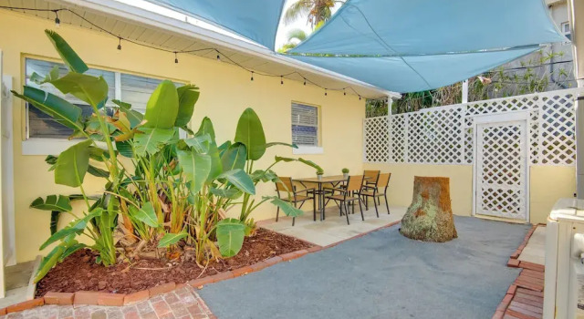 Апартаменты Dogs Welcome, Steps to Beach: Cocoa Beach Retreat!