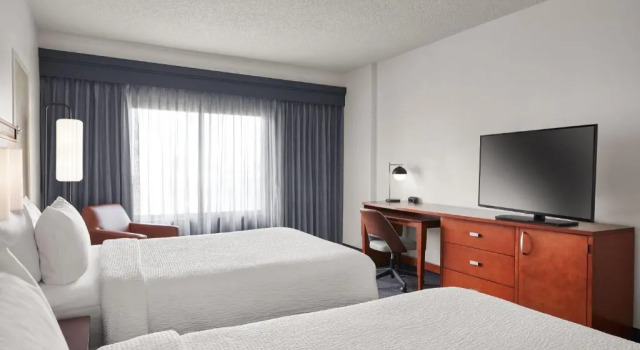 Четырёхместный номер Standard Courtyard by Marriott St. Louis Downtown West
