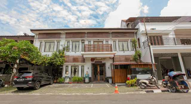 Hotel Mawar Asri, Book Hotel Hoteller i Kraton med parkering, Parkering