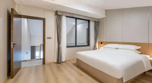 Семейный люкс с 3 комнатами Qin Luxe Qinglefu Courtyard Hotel (High Speed Railway Station Jiaxing Road Food Street)