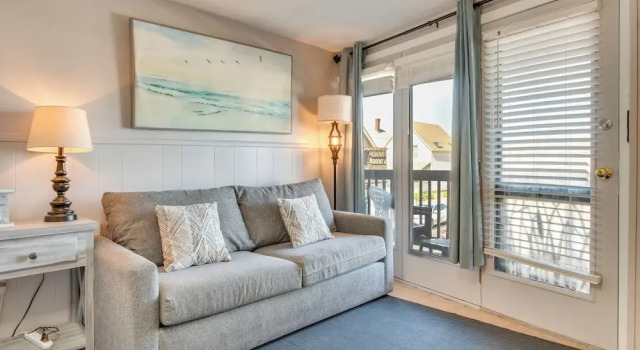 'beachfront 14' Condo on Old Orchard Beach, Buchen Sie Ferienwohnung Old Orchard Beach 