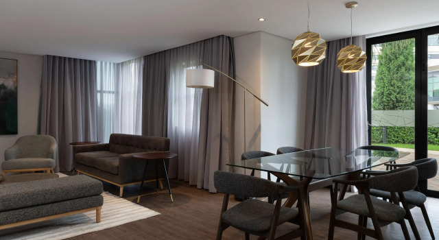 Апартаменты клубные с 3 комнатами Radisson Hotel and Convention Centre OR Tambo Airport