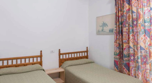Welcoming Holiday Home in Adeje with Swimming Pool, Забронировать Отель Отели Адехе с парковкой, рядом с Пляж Ла-Пинта, Парковка
